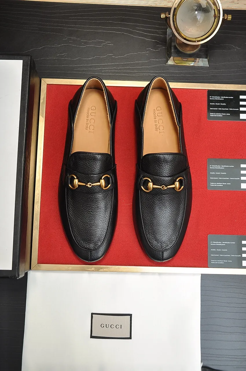 Men's shoes 💰520💶【GUCCI】 (High-end Niuli) New 🍀Gucci* - top version Gucci Peas shoes! Made of imported original cowhide, the inner top layer is comfortable cowhide lining! Original wear-resistant rubber outsole! High quality products! Code number 38-44!